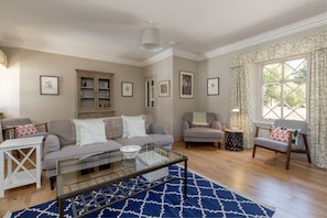 Smart TV, fireplace, DVD player, books