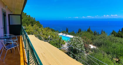 Antigoni Villa Dio: piscina compartida, impresionantes vistas, A / C