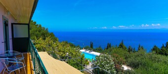 Antigoni Villa Dio: Delad pool, fantastisk utsikt, A / C