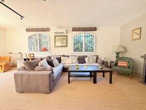 Televisión, videojuegos, libros, estéreo