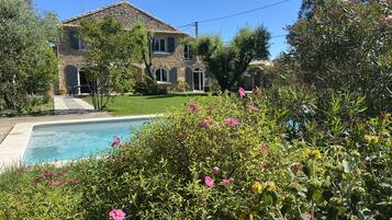 Ulkouima-allas, lämmitetty uima-allas