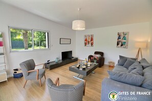 TV, fireplace, DVD player, books - Ma Maison à La Mer, Fouesnant, Brittany (Fouesnant)