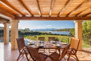 Outdoor dining - Villa Danza dei Fenicotteri: with private pool and close to the beach. (San Teodoro)