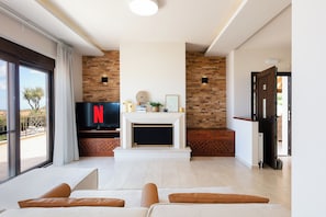 Smart TV, chimenea, consola de videojuegos, reproductor de DVD