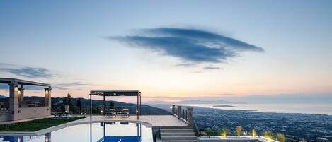 Et oppvarmet basseng