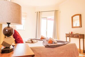4 多间卧室、客房内保险箱、熨斗/熨衣板、免费 WiFi
