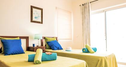 Villa w/ heatable pool & sea view in Galé