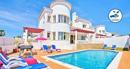 Villa w/ heatable pool & sea view in Galé