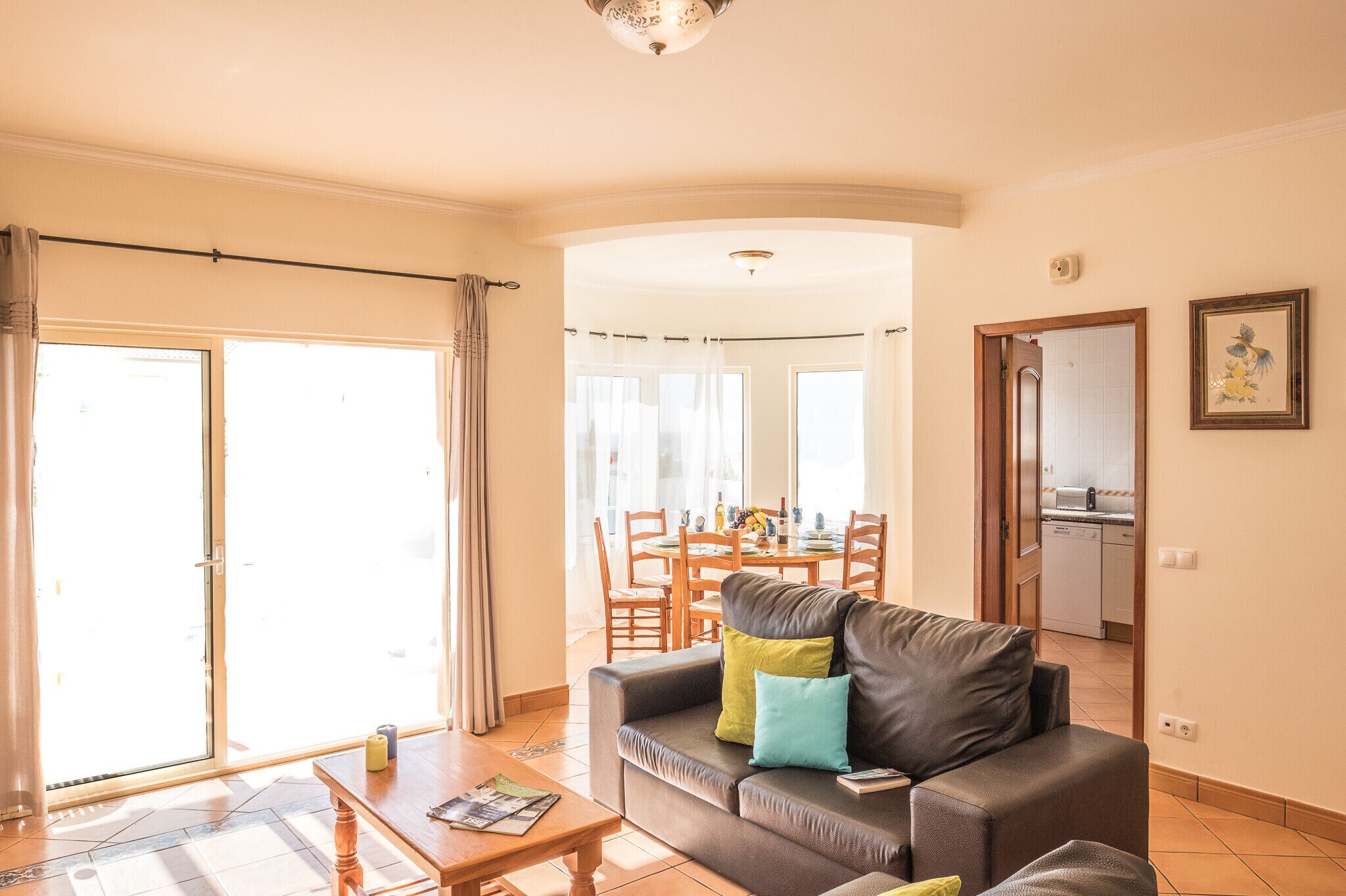 テレビ、テーブルサッカー台、卓球台