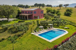Pool - Villa del Cucco, country house with pool near Fossombrone, 30 minutes from the Adriatic coast (Fossombrone)