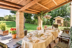 Outdoor dining