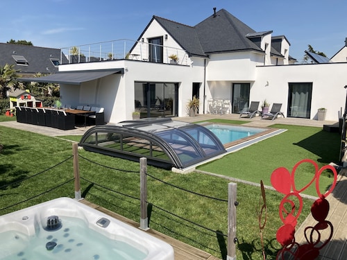 5 star villa 100 m beach, 18 people, swimming pool, spa, cinema room