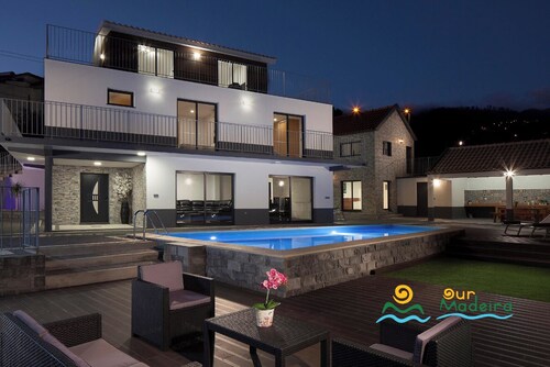 5-bed in Calheta, pool, gym, games room | Rosalina