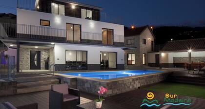 5-bed in Calheta, pool, gym, games room | Rosalina