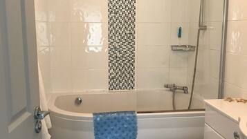 Combined shower/bathtub, hair dryer, towels, toilet paper