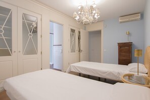 4 bedrooms, iron/ironing board, free WiFi, bed sheets