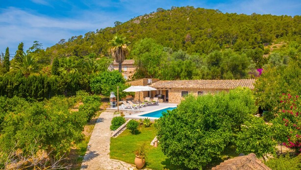 A stone villa with a swimming pool, surrounded by lush greenery and a hillside. - CASA MARGARITA - Villa with private pool and free WiFi (Andratx)