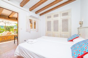 3 bedrooms, iron/ironing board, free WiFi, bed sheets - CASA MARGARITA - Villa with private pool and free WiFi (Andratx)