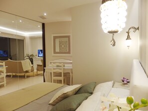 2 bedrooms, in-room safe, iron/ironing board, free WiFi