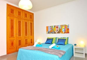 2 bedrooms, in-room safe, iron/ironing board, free WiFi