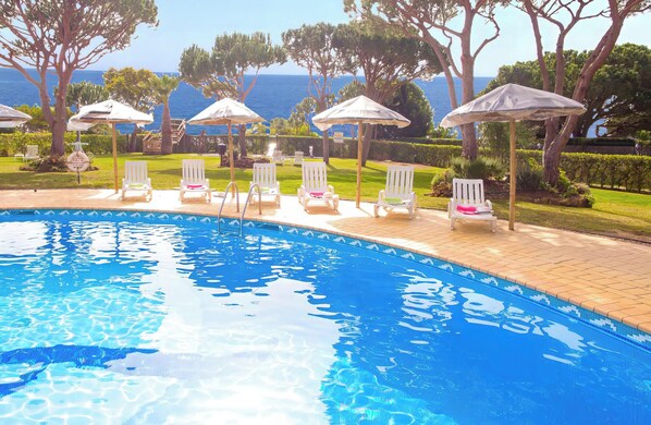 Outdoor pool - Cozy Apartment w/ Pool in Albufeira (Albufeira)