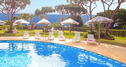 Cozy Apartment w/ Pool in Albufeira