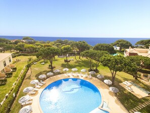 Outdoor pool - Cozy Apartment w/ Pool in Albufeira (Albufeira)