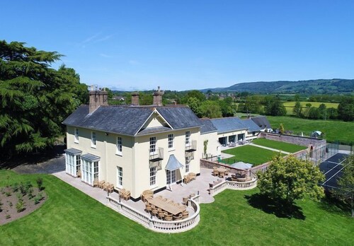 Large holiday home, 10 en-suite rooms, indoor pool, tennis court & hot tub.