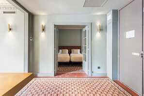 2 habitaciones, tabla de planchar con plancha, cuna de viaje y wifi 