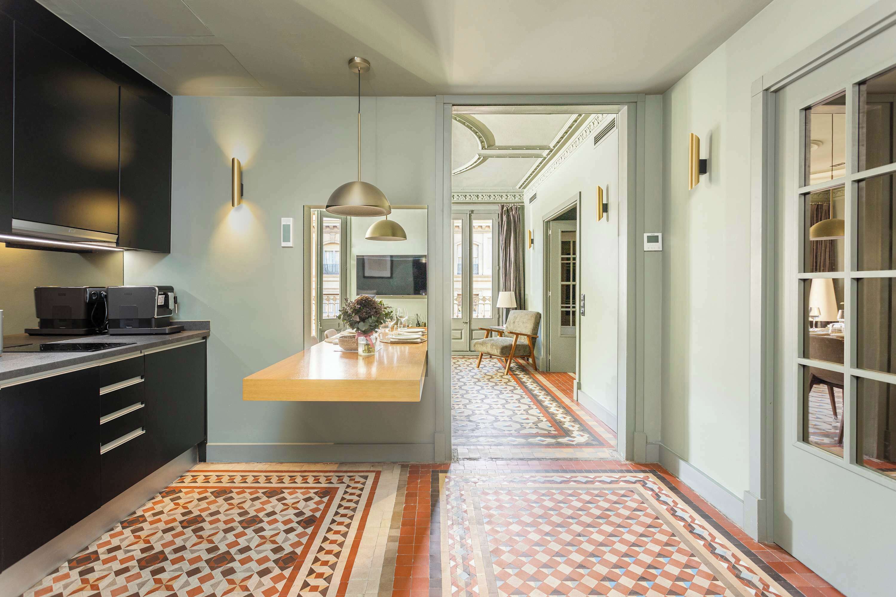 Kühlschrank, Mikrowelle, Herdplatte, Geschirrspüler