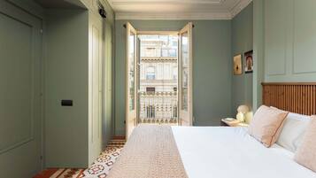 2 bedrooms, iron/ironing board, travel cot, WiFi