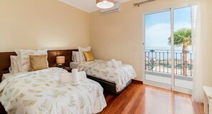 4 Schlafzimmer, Bügeleisen/Bügelbrett, WLAN, Bettwäsche