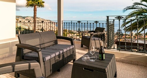Fabulous villa in Funchal, large pool | BelAir