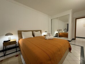 1 habitación, tabla de planchar con plancha, wifi gratis y ropa de cama 