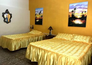 Individually decorated, individually furnished, iron/ironing board - Hostal CasaMessi (Remedios)