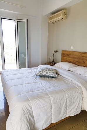 5 bedrooms, in-room safe, desk, iron/ironing board