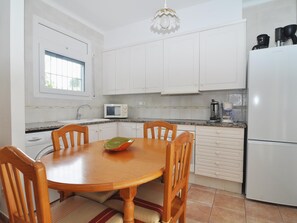 Fridge, microwave, oven, coffee/tea maker