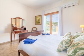 5 bedrooms, iron/ironing board, travel cot, free WiFi