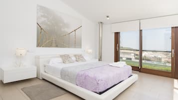 4 makuuhuonetta, silitysrauta/-lauta, ilmainen Wi-Fi, vuodevaatteet