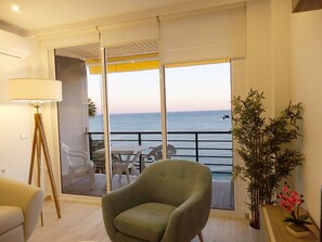 Una televisión, un reproductor de DVD