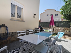 Outdoor dining - Cozy ground floor apartment in l´Escala (l'Escala)