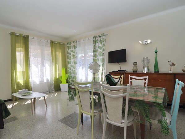 Dining - Cozy ground floor apartment in l´Escala (l'Escala)