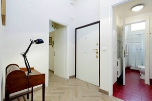 Dusche, Haartrockner, Bidet, Handtücher