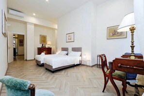 2 bedrooms, iron/ironing board, free WiFi, bed sheets - Apartment for 4 people near stylishly furnished Spanish Steps (Rome)