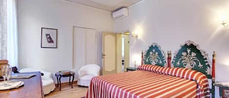 4 bedrooms, iron/ironing board, free WiFi