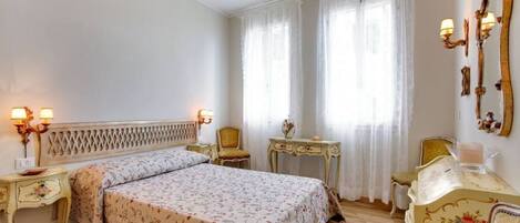 4 bedrooms, iron/ironing board, free WiFi