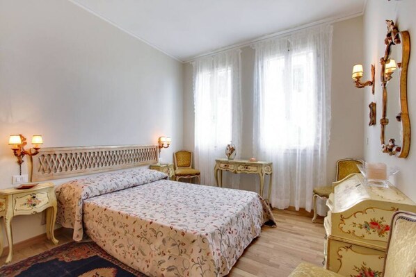 4 bedrooms, iron/ironing board, free WiFi