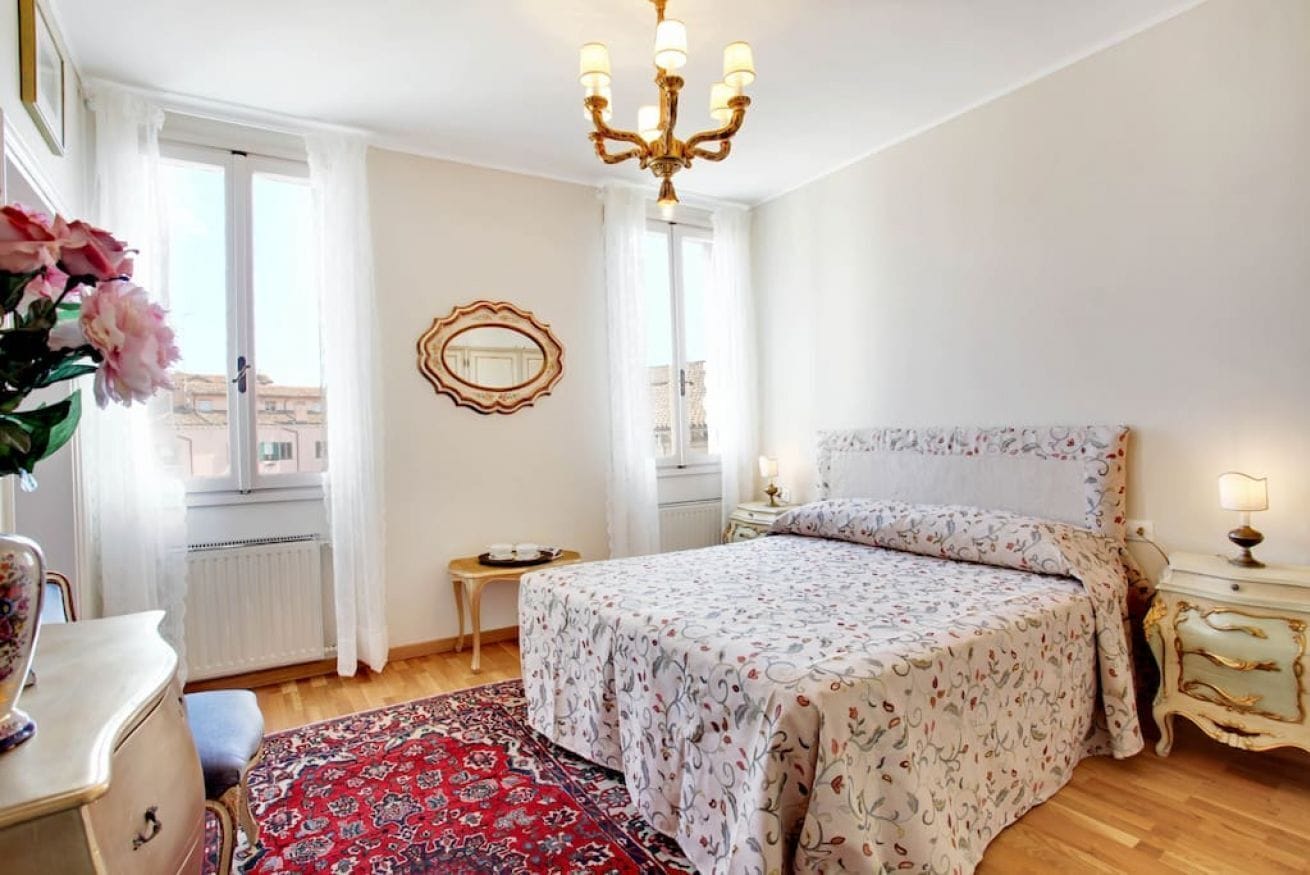 4 bedrooms, iron/ironing board, free WiFi