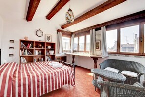 4 camere, ferro/asse da stiro, Wi-Fi