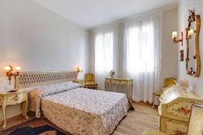 4 camere, ferro/asse da stiro, Wi-Fi